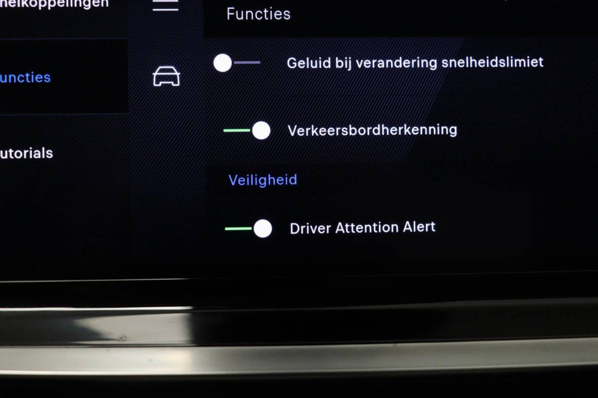 Peugeot 208 Peugeot 208 Hybrid 100 e-DCS6 Allure | NAVI / DRIVE ASSIST PLUS- PACK | STOELVERWARMING | DAB | APPLE | CAMERA