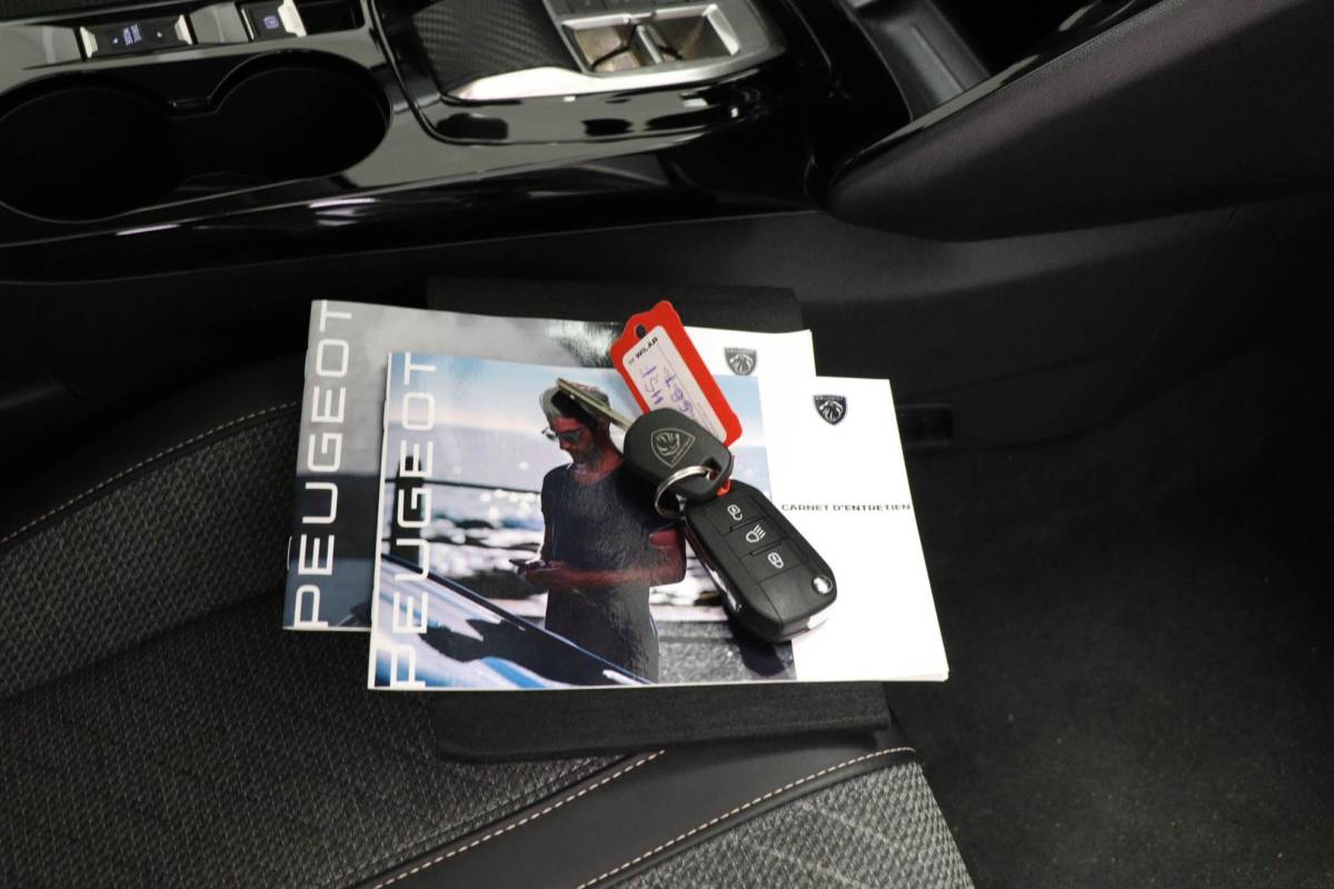 Peugeot 208 Peugeot 208 Hybrid 100 e-DCS6 Allure | NAVI / DRIVE ASSIST PLUS- PACK | STOELVERWARMING | DAB | APPLE | CAMERA