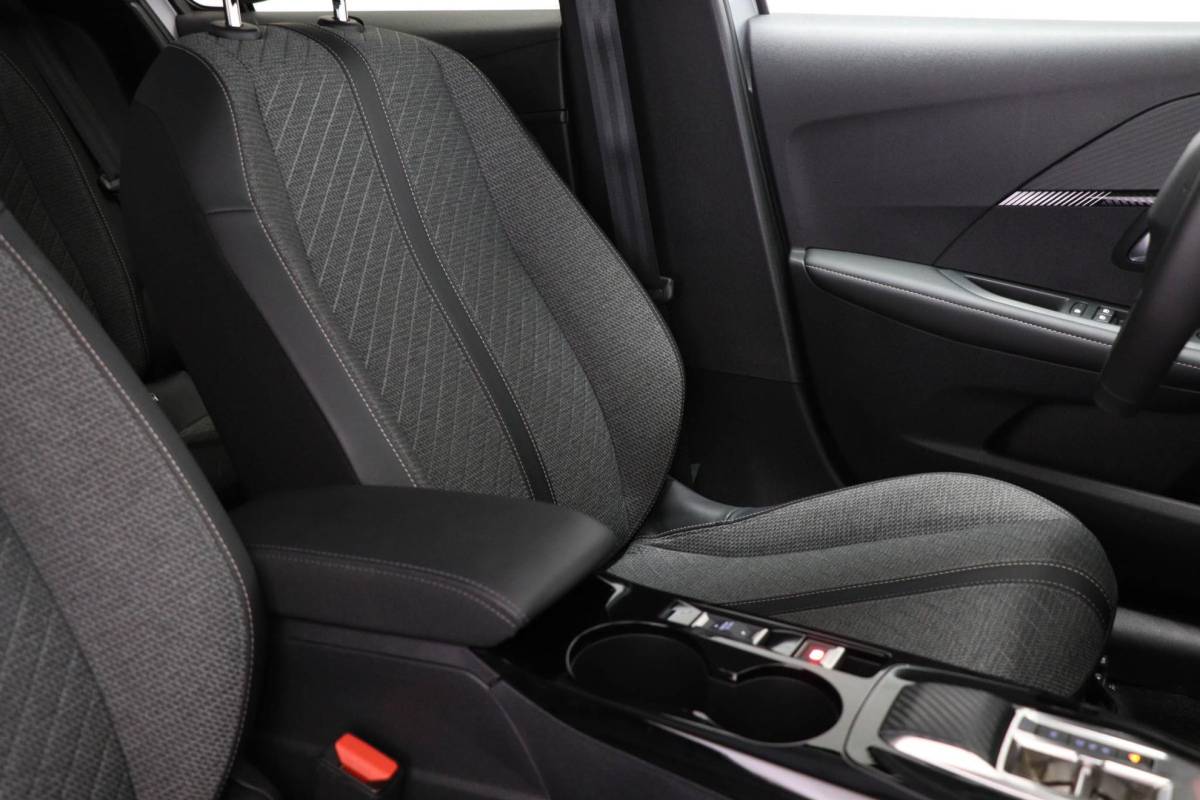 Peugeot 208 Peugeot 208 Hybrid 100 e-DCS6 Allure | NAVI / DRIVE ASSIST PLUS- PACK | STOELVERWARMING | DAB | APPLE | CAMERA