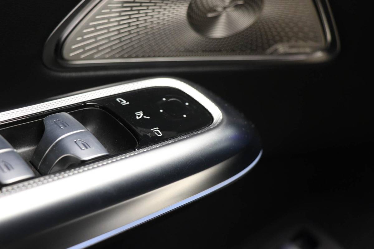 Mercedes-Benz E-Klasse Mercedes-Benz E-klasse Estate 300 e AMG Line | PANORAMADAK | BURMESTER DAB | WINTER PACK