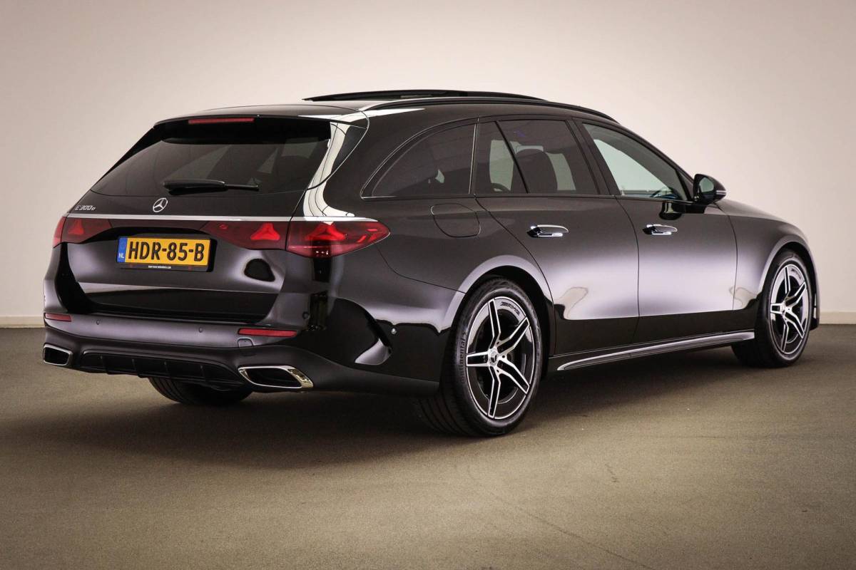 Mercedes-Benz E-Klasse Mercedes-Benz E-klasse Estate 300 e AMG Line | PANORAMADAK | BURMESTER DAB | WINTER PACK