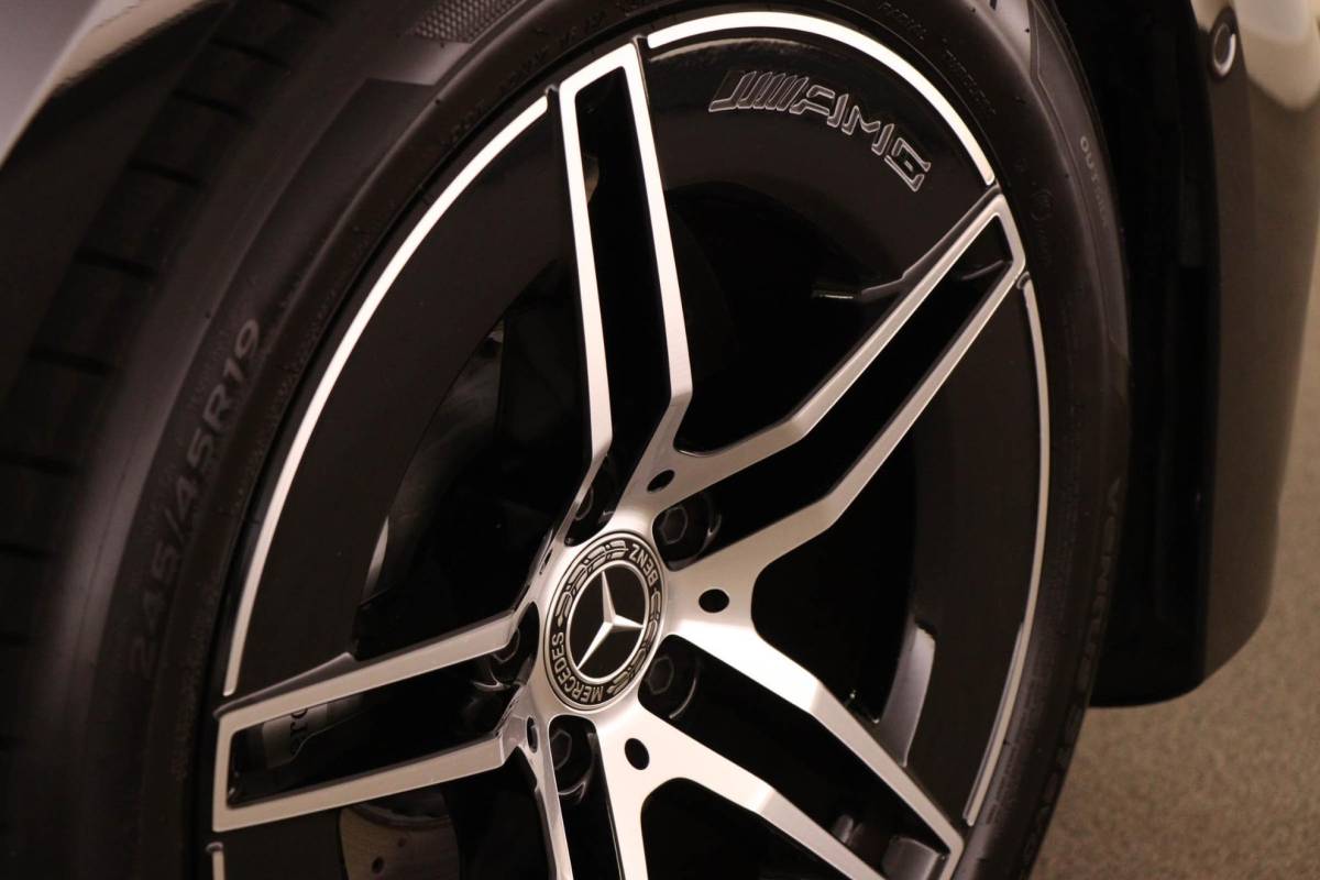 Mercedes-Benz E-Klasse Mercedes-Benz E-klasse Estate 300 e AMG Line | PANORAMADAK | BURMESTER DAB | WINTER PACK