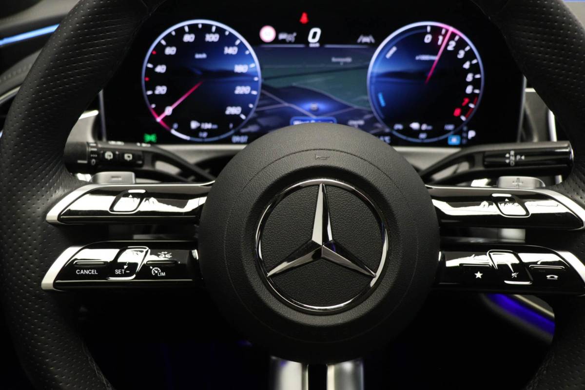 Mercedes-Benz E-Klasse Mercedes-Benz E-klasse Estate 300 e AMG Line | PANORAMADAK | BURMESTER DAB | WINTER PACK