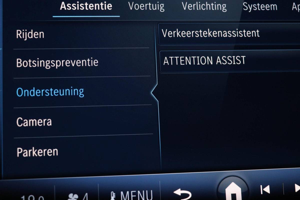 Mercedes-Benz E-Klasse Mercedes-Benz E-klasse Estate 300 e AMG Line | PANORAMADAK | BURMESTER DAB | WINTER PACK