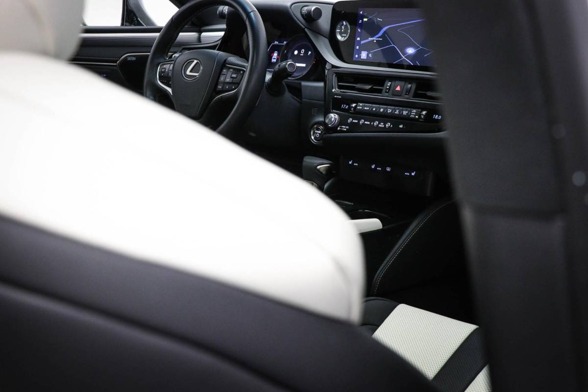 Lexus ES Lexus ES 300h F Sport Line | LEDER | HEAD UP | DAB | MARK LEVINSON