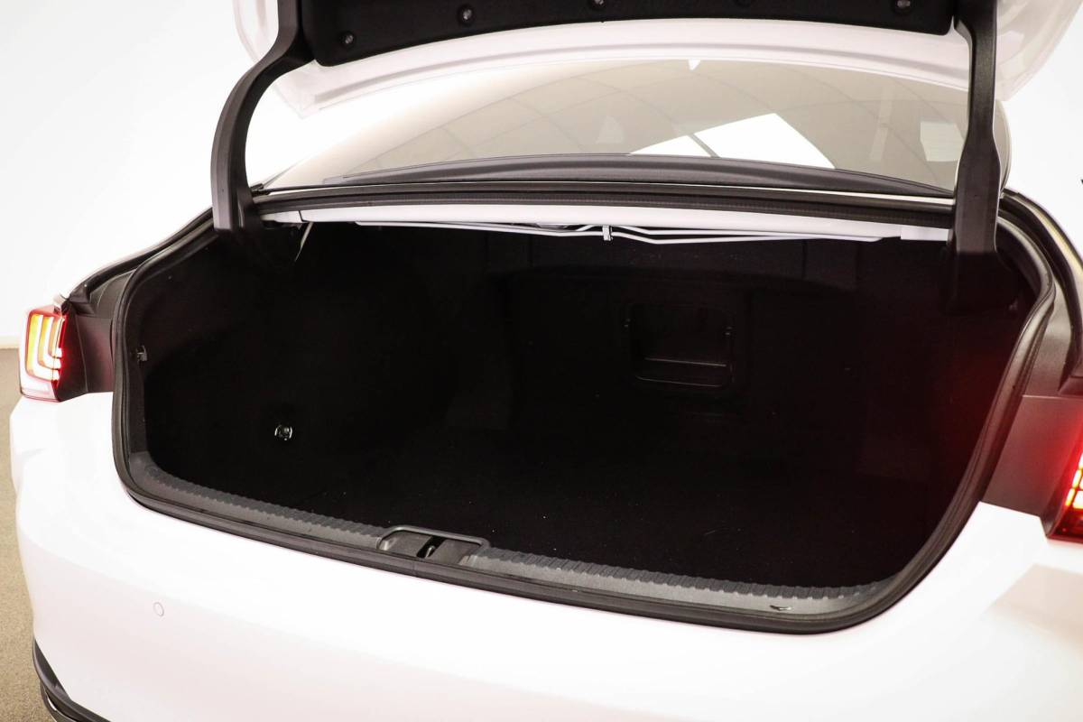Lexus ES Lexus ES 300h F Sport Line | LEDER | HEAD UP | DAB | MARK LEVINSON