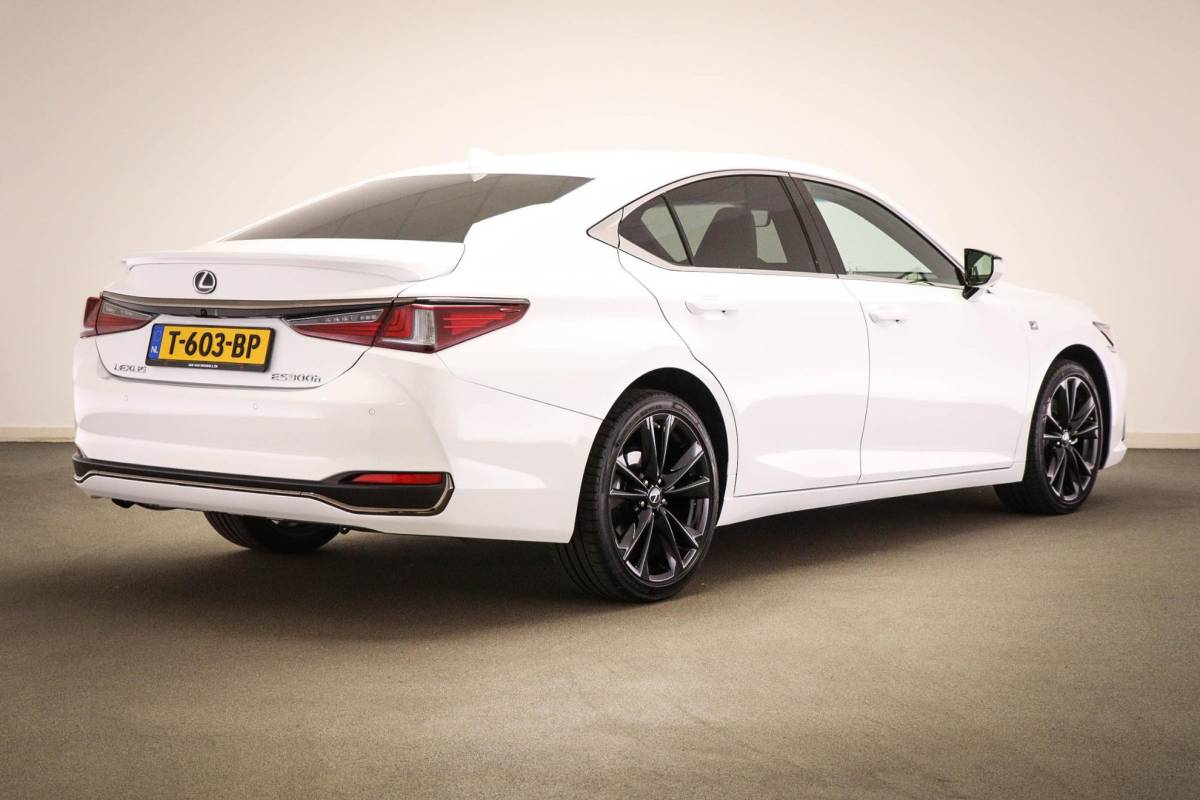 Lexus ES Lexus ES 300h F Sport Line | LEDER | HEAD UP | DAB | MARK LEVINSON