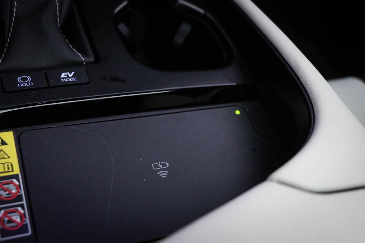 Lexus ES Lexus ES 300h F Sport Line | LEDER | HEAD UP | DAB | MARK LEVINSON