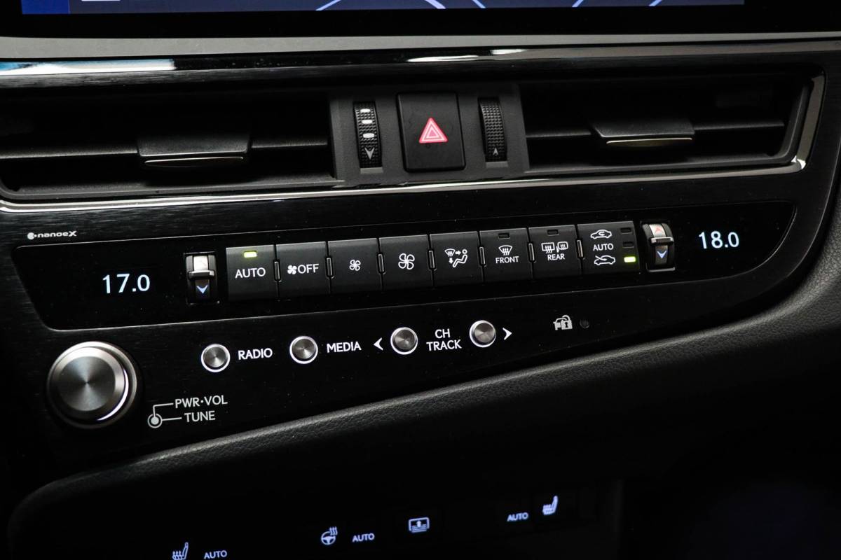 Lexus ES Lexus ES 300h F Sport Line | LEDER | HEAD UP | DAB | MARK LEVINSON