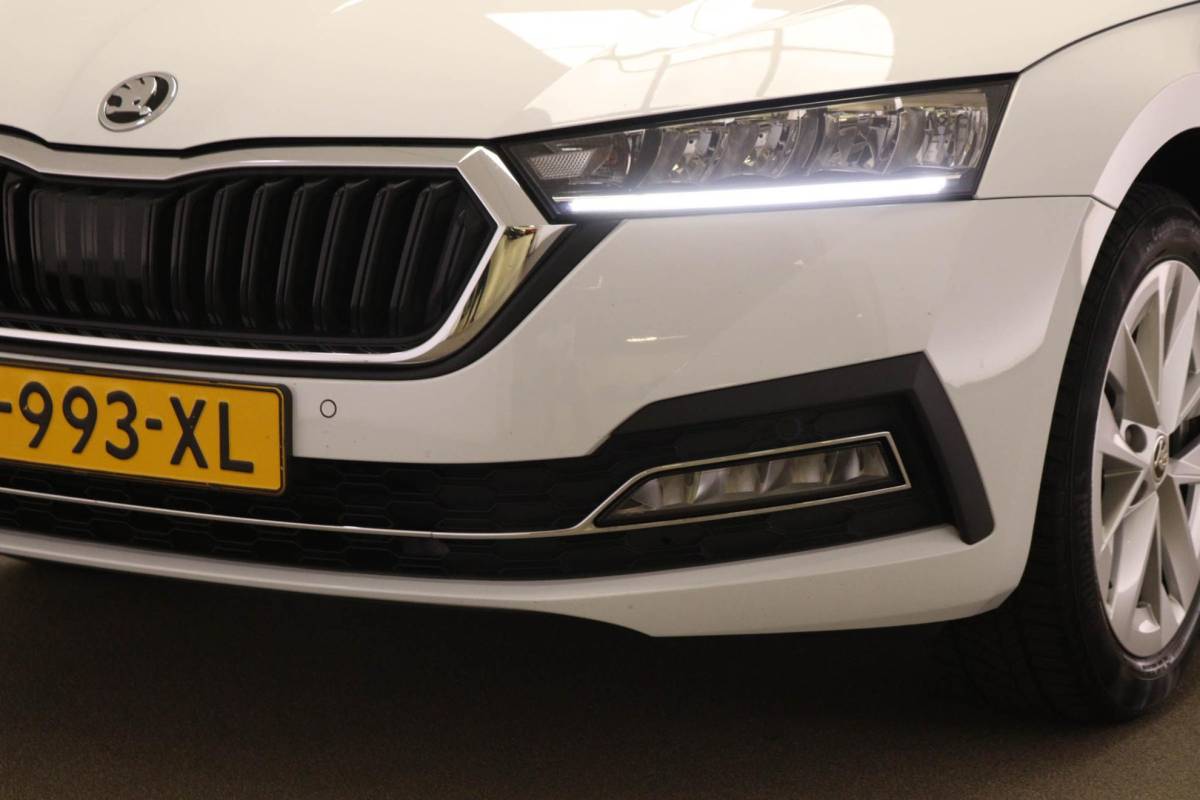 Škoda Octavia Skoda Octavia Combi 1.0 TSI Business Edition | STOELVERWARMING | DAB | APPLE | EASY OPEN | CAMERA | 17″