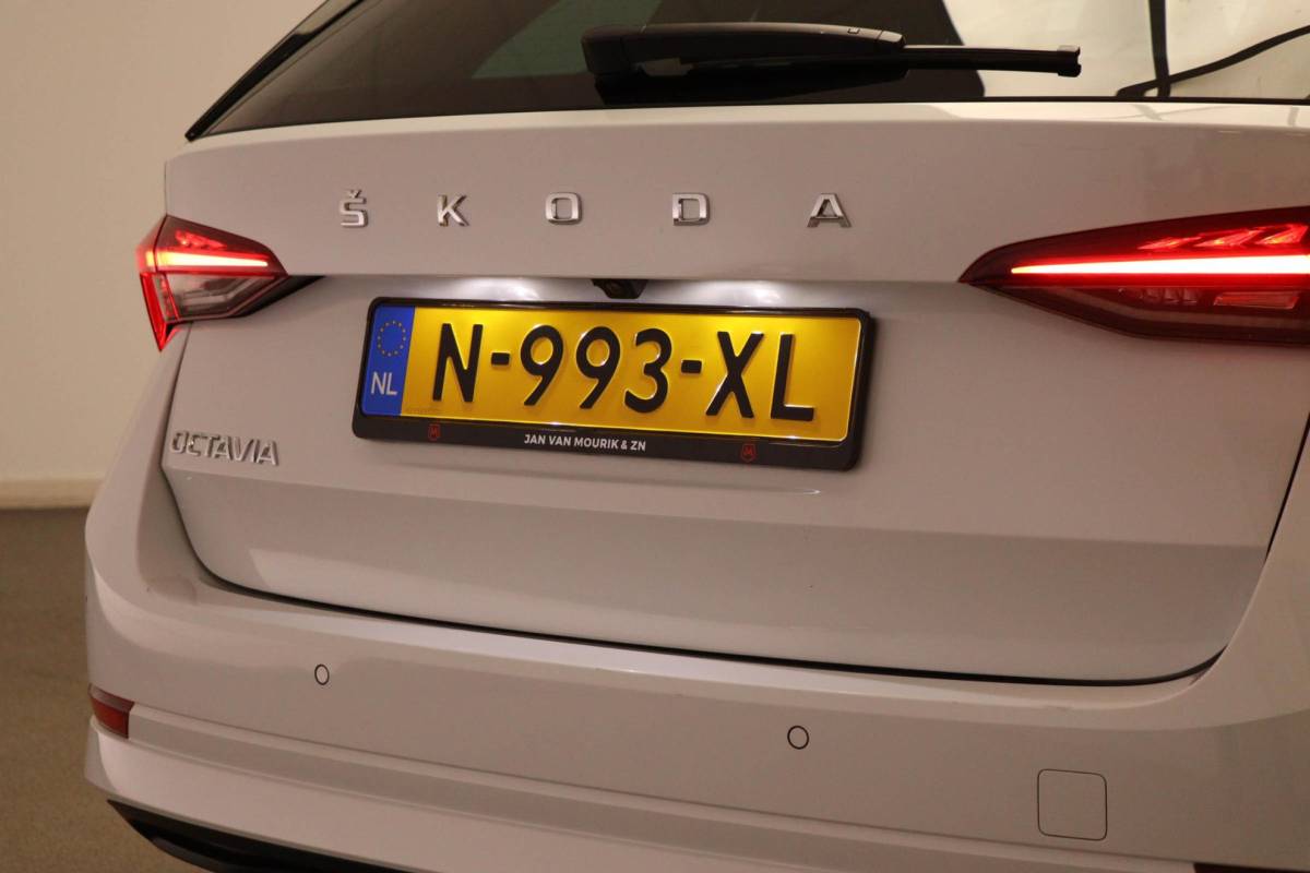Škoda Octavia Skoda Octavia Combi 1.0 TSI Business Edition | STOELVERWARMING | DAB | APPLE | EASY OPEN | CAMERA | 17″