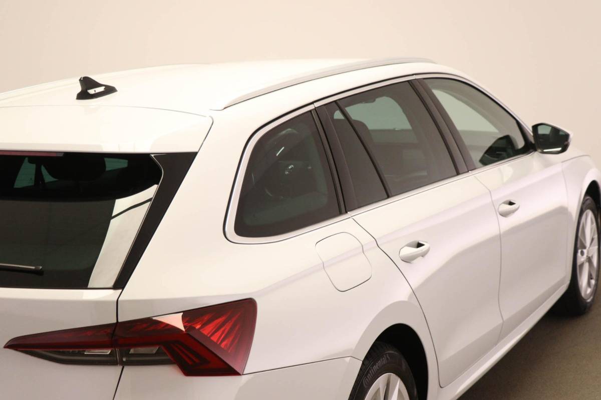 Škoda Octavia Skoda Octavia Combi 1.0 TSI Business Edition | STOELVERWARMING | DAB | APPLE | EASY OPEN | CAMERA | 17″