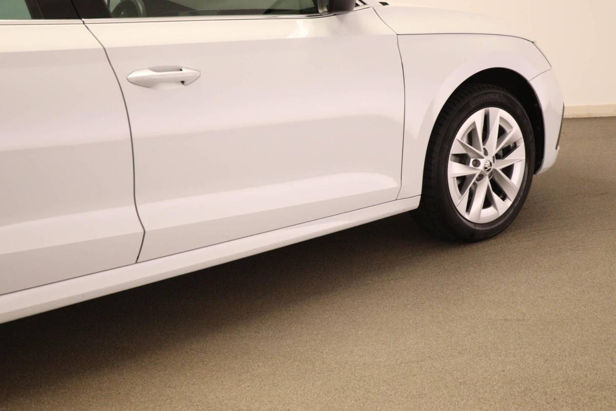 Škoda Octavia Skoda Octavia Combi 1.0 TSI Business Edition | STOELVERWARMING | DAB | APPLE | EASY OPEN | CAMERA | 17″