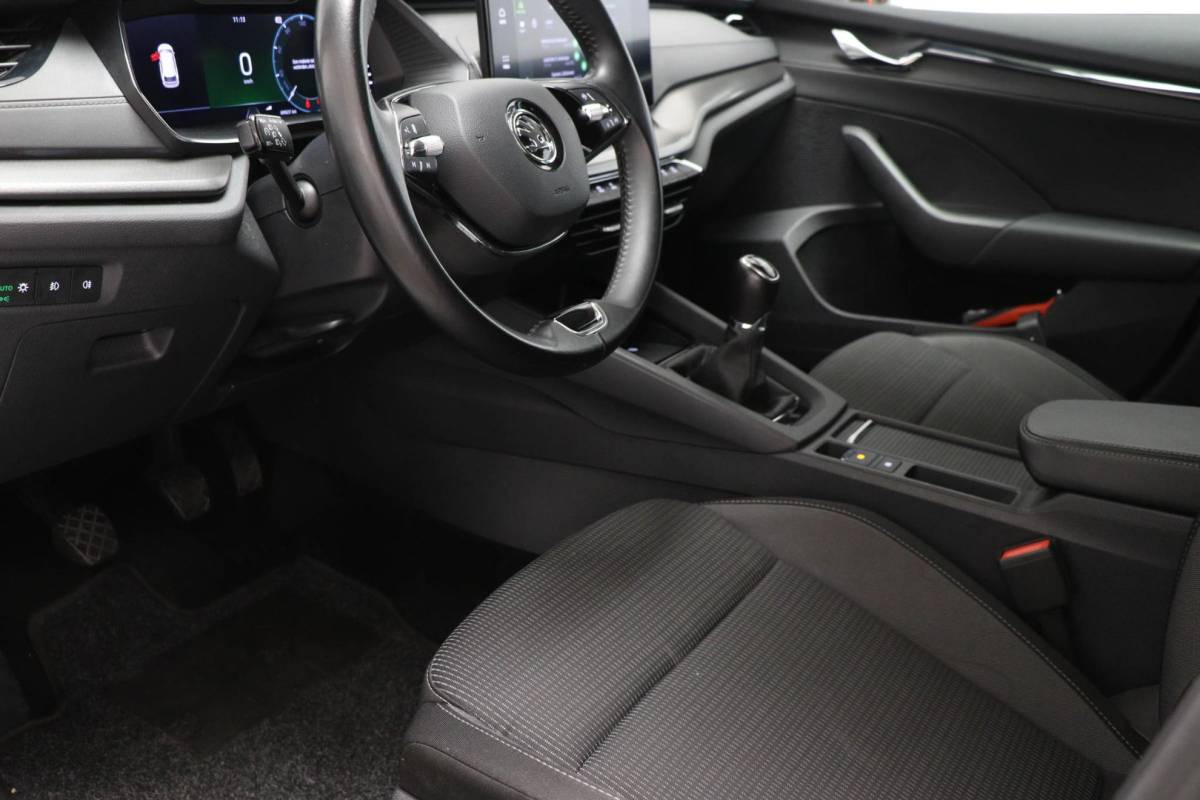 Škoda Octavia Skoda Octavia Combi 1.0 TSI Business Edition | STOELVERWARMING | DAB | APPLE | EASY OPEN | CAMERA | 17″