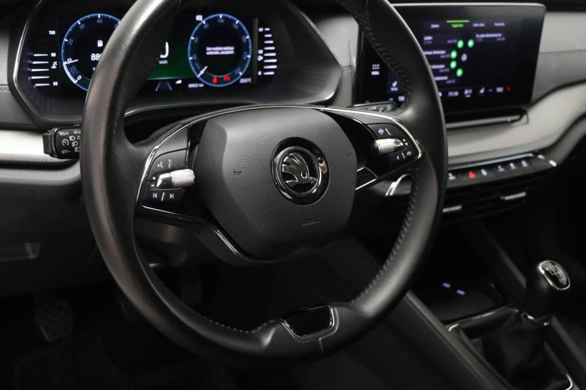 Škoda Octavia Skoda Octavia Combi 1.0 TSI Business Edition | STOELVERWARMING | DAB | APPLE | EASY OPEN | CAMERA | 17″