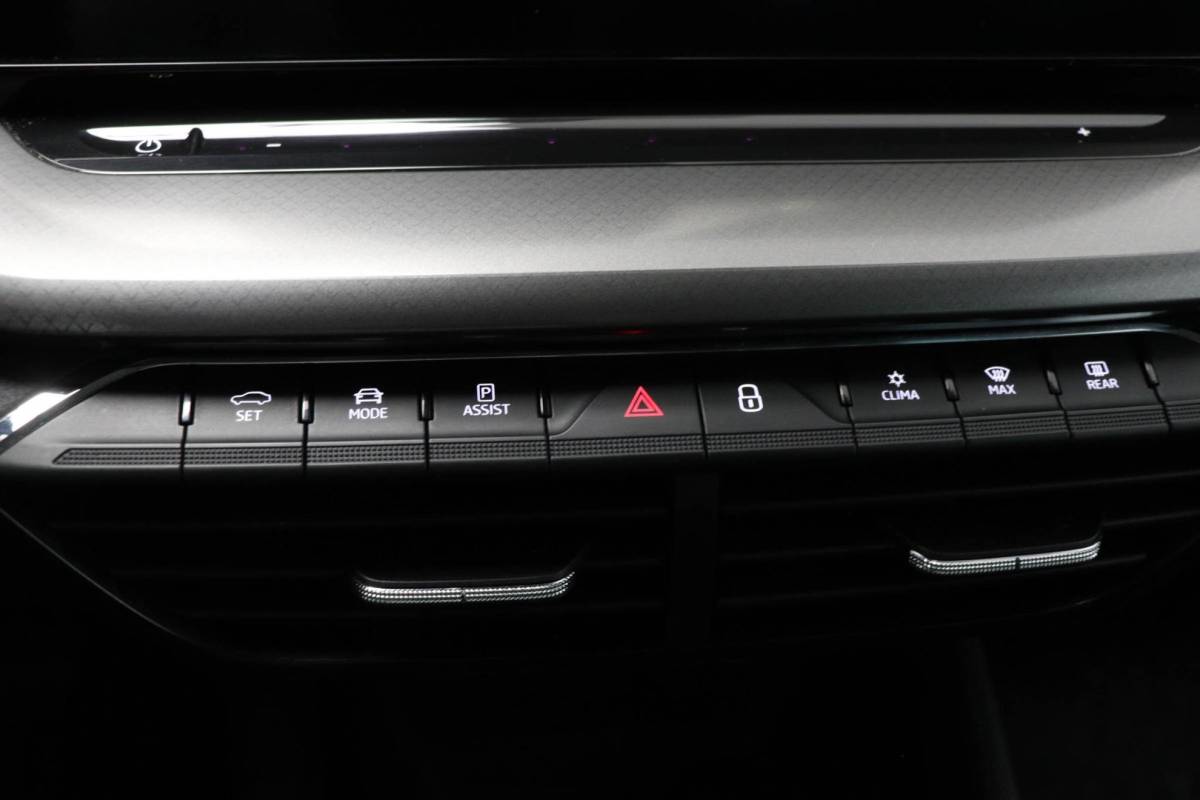 Škoda Octavia Skoda Octavia Combi 1.0 TSI Business Edition | STOELVERWARMING | DAB | APPLE | EASY OPEN | CAMERA | 17″