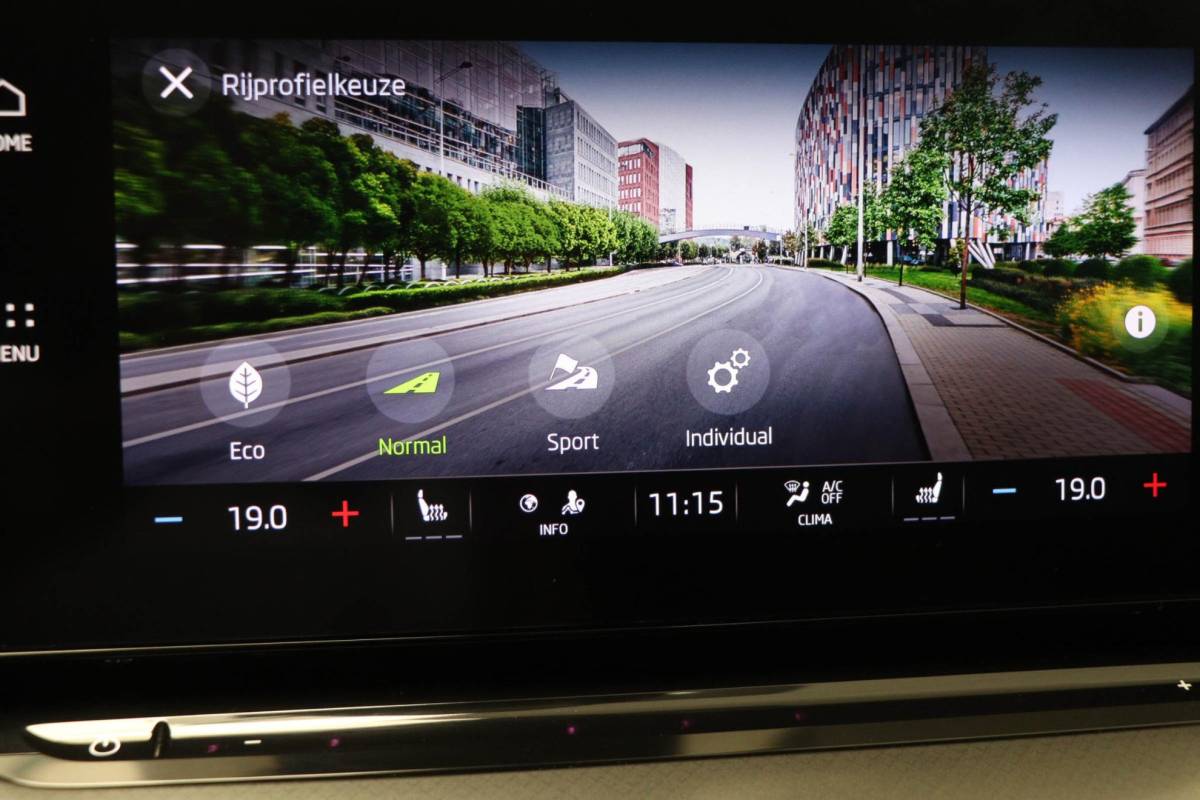 Škoda Octavia Skoda Octavia Combi 1.0 TSI Business Edition | STOELVERWARMING | DAB | APPLE | EASY OPEN | CAMERA | 17″