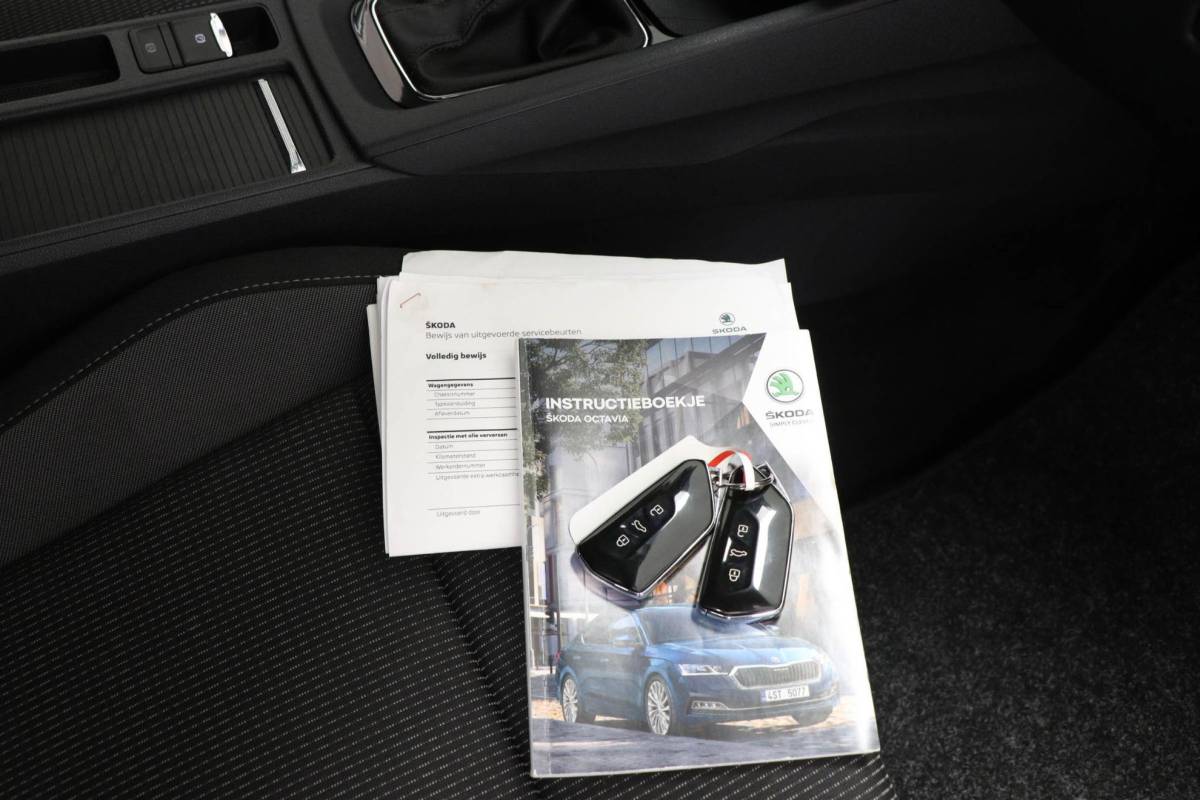Škoda Octavia Skoda Octavia Combi 1.0 TSI Business Edition | STOELVERWARMING | DAB | APPLE | EASY OPEN | CAMERA | 17″