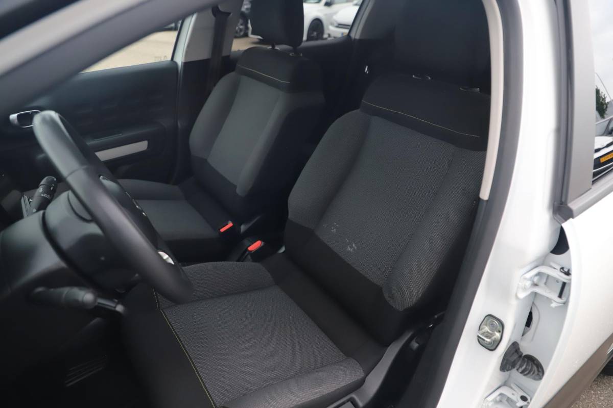 Citroën C3 Citroen C3 1.2 PureTech Feel Carplay Android Navigatie Climate Cruise Control Rijstrooksensor All Season Banden!