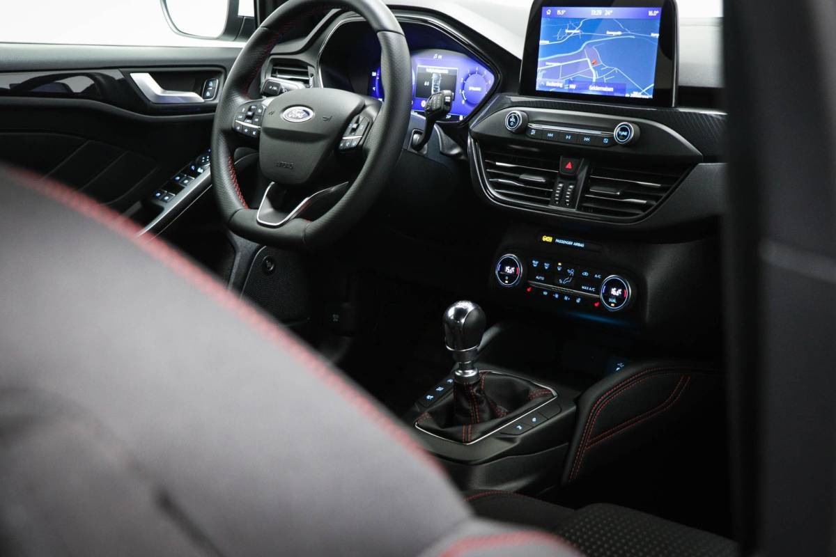 Ford Focus Ford Focus Wagon 1.0 EcoBoost Hybrid ST Line X Business | WINTER / AUDIO / TECHNOLOGY- PACK | DAB | APPLE | CAMERA