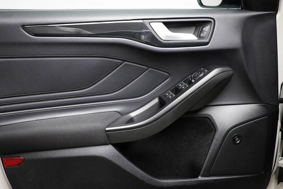 Ford Focus Ford Focus Wagon 1.0 EcoBoost Hybrid ST Line X Business | WINTER / AUDIO / TECHNOLOGY- PACK | DAB | APPLE | CAMERA