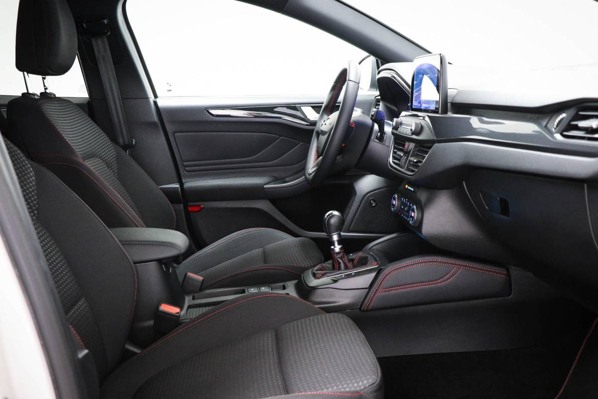 Ford Focus Ford Focus Wagon 1.0 EcoBoost Hybrid ST Line X Business | WINTER / AUDIO / TECHNOLOGY- PACK | DAB | APPLE | CAMERA