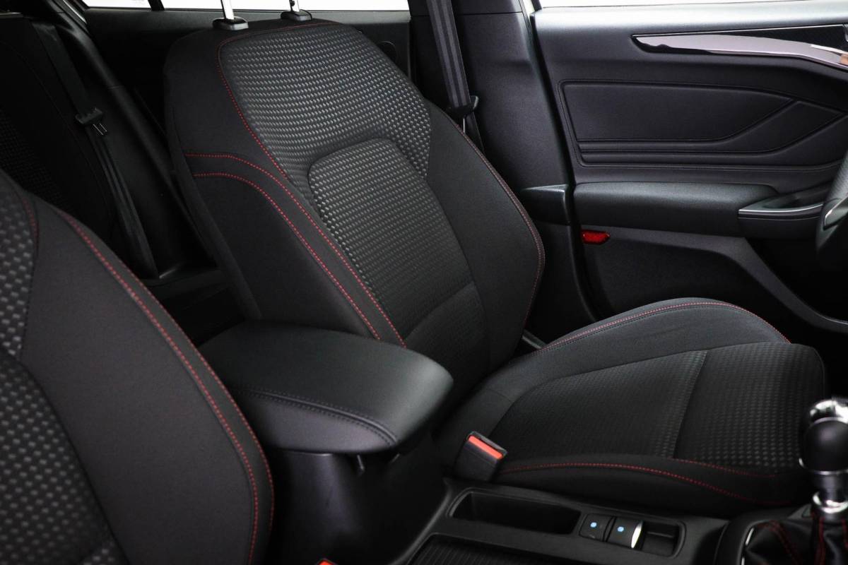 Ford Focus Ford Focus Wagon 1.0 EcoBoost Hybrid ST Line X Business | WINTER / AUDIO / TECHNOLOGY- PACK | DAB | APPLE | CAMERA