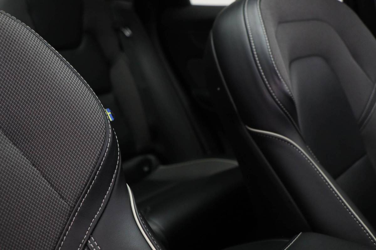 Volvo XC60 Volvo XC60 2.0 Recharge T6 AWD R-Design | PANORAMADAK | HEAD UP | 360 CAMERA | TREKHAAK | LIGHTNING / LOUNGE- PACK