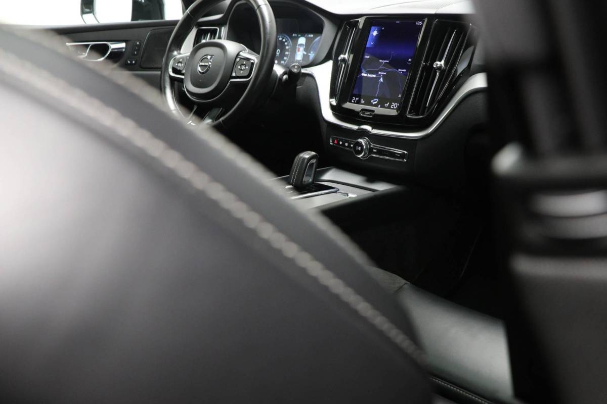 Volvo XC60 Volvo XC60 2.0 Recharge T6 AWD R-Design | PANORAMADAK | HEAD UP | 360 CAMERA | TREKHAAK | LIGHTNING / LOUNGE- PACK