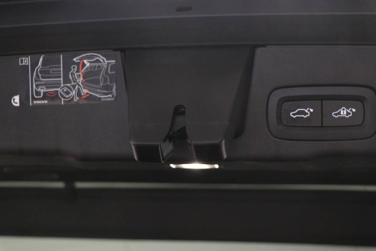 Volvo XC60 Volvo XC60 2.0 Recharge T6 AWD R-Design | PANORAMADAK | HEAD UP | 360 CAMERA | TREKHAAK | LIGHTNING / LOUNGE- PACK