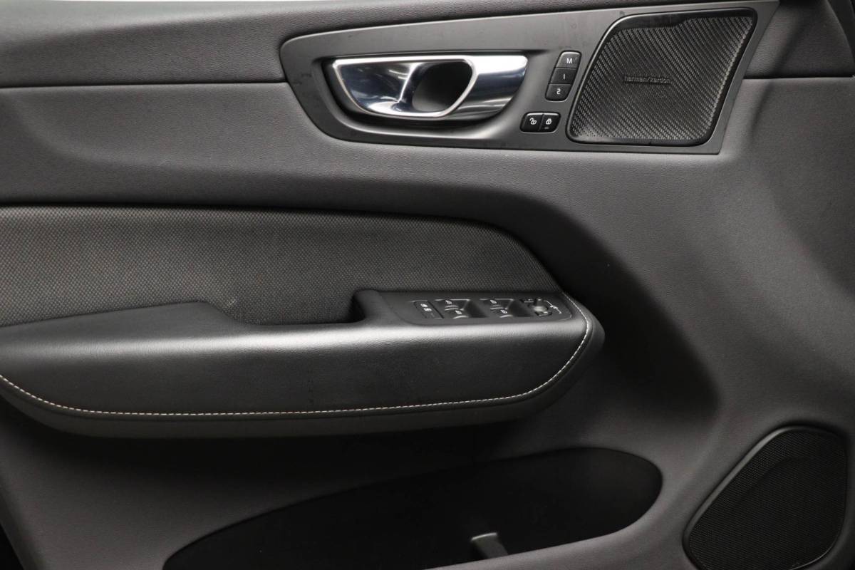 Volvo XC60 Volvo XC60 2.0 Recharge T6 AWD R-Design | PANORAMADAK | HEAD UP | 360 CAMERA | TREKHAAK | LIGHTNING / LOUNGE- PACK