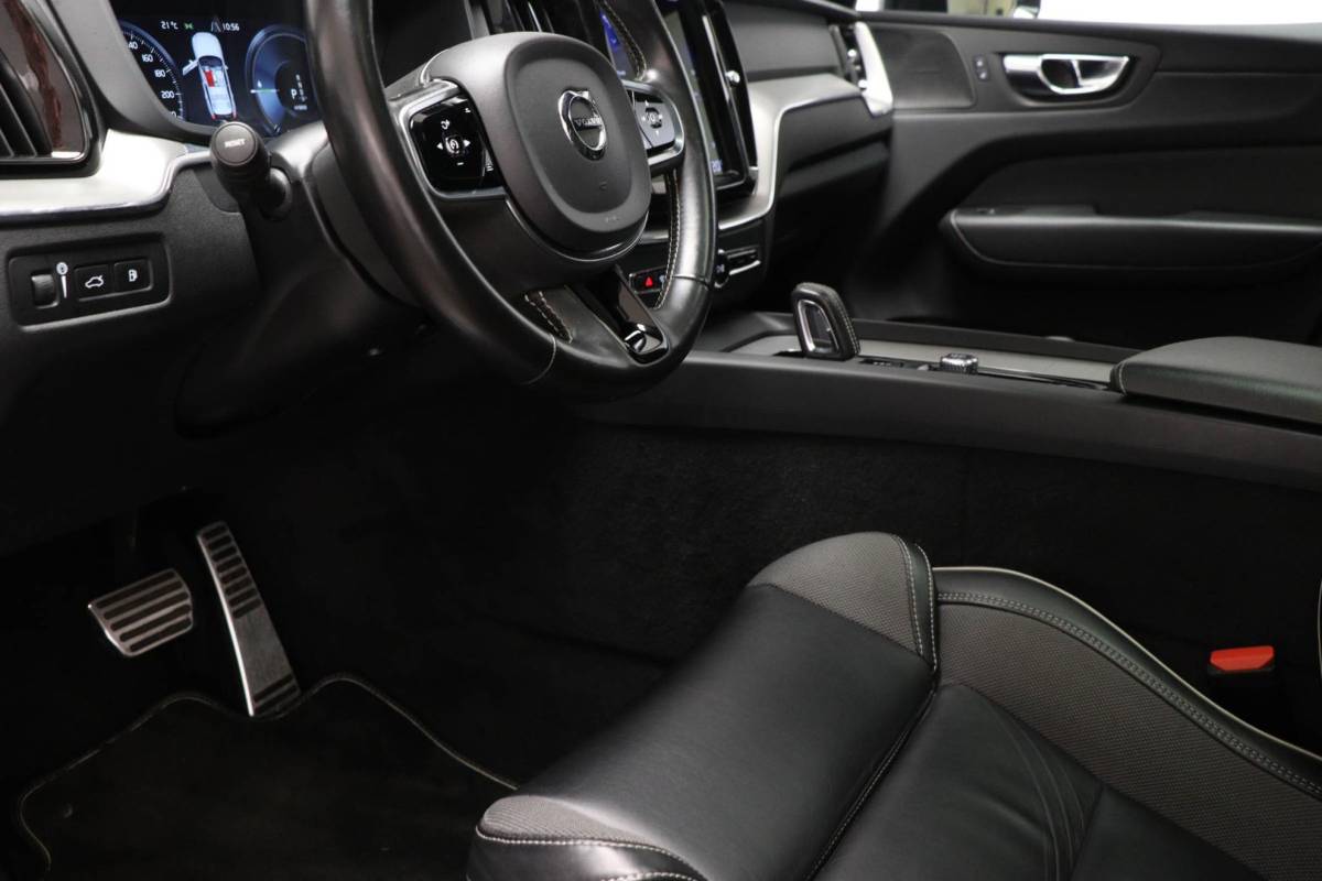 Volvo XC60 Volvo XC60 2.0 Recharge T6 AWD R-Design | PANORAMADAK | HEAD UP | 360 CAMERA | TREKHAAK | LIGHTNING / LOUNGE- PACK