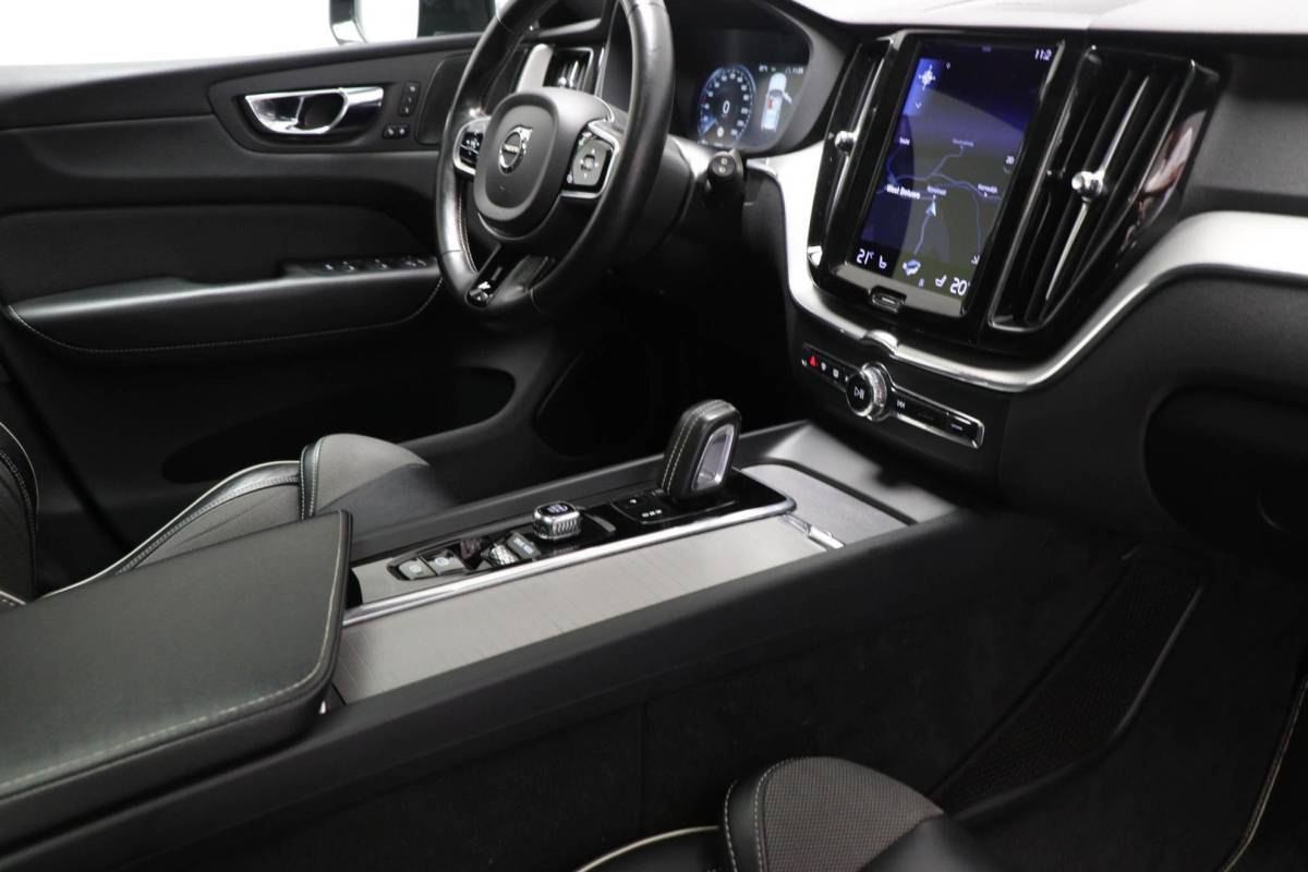 Volvo XC60 Volvo XC60 2.0 Recharge T6 AWD R-Design | PANORAMADAK | HEAD UP | 360 CAMERA | TREKHAAK | LIGHTNING / LOUNGE- PACK