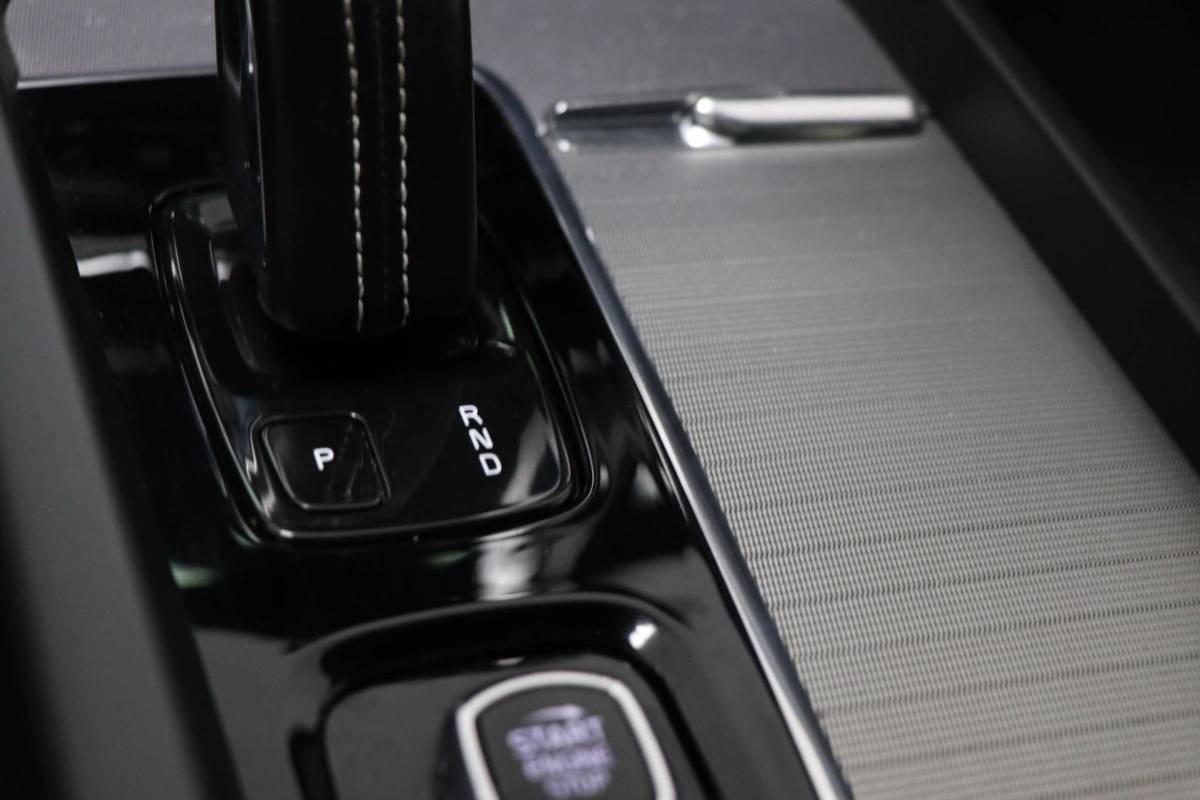 Volvo XC60 Volvo XC60 2.0 Recharge T6 AWD R-Design | PANORAMADAK | HEAD UP | 360 CAMERA | TREKHAAK | LIGHTNING / LOUNGE- PACK