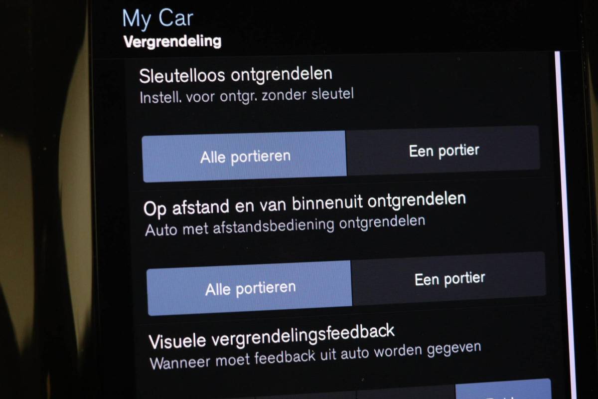 Volvo XC60 Volvo XC60 2.0 Recharge T6 AWD R-Design | PANORAMADAK | HEAD UP | 360 CAMERA | TREKHAAK | LIGHTNING / LOUNGE- PACK