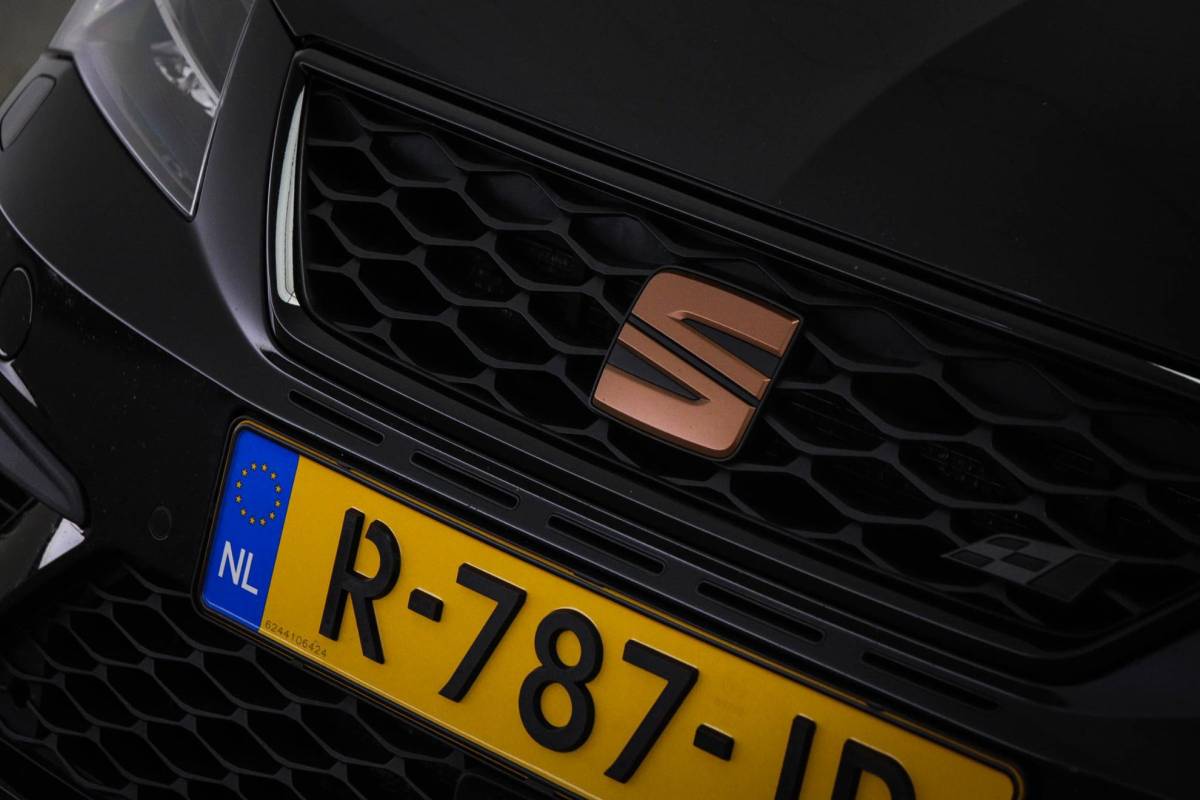 SEAT Leon SEAT Leon ST 2.0 TSI 4DRIVE CUPRA | PANORAMADAK | BEATS DAB | CAMERA | 19″