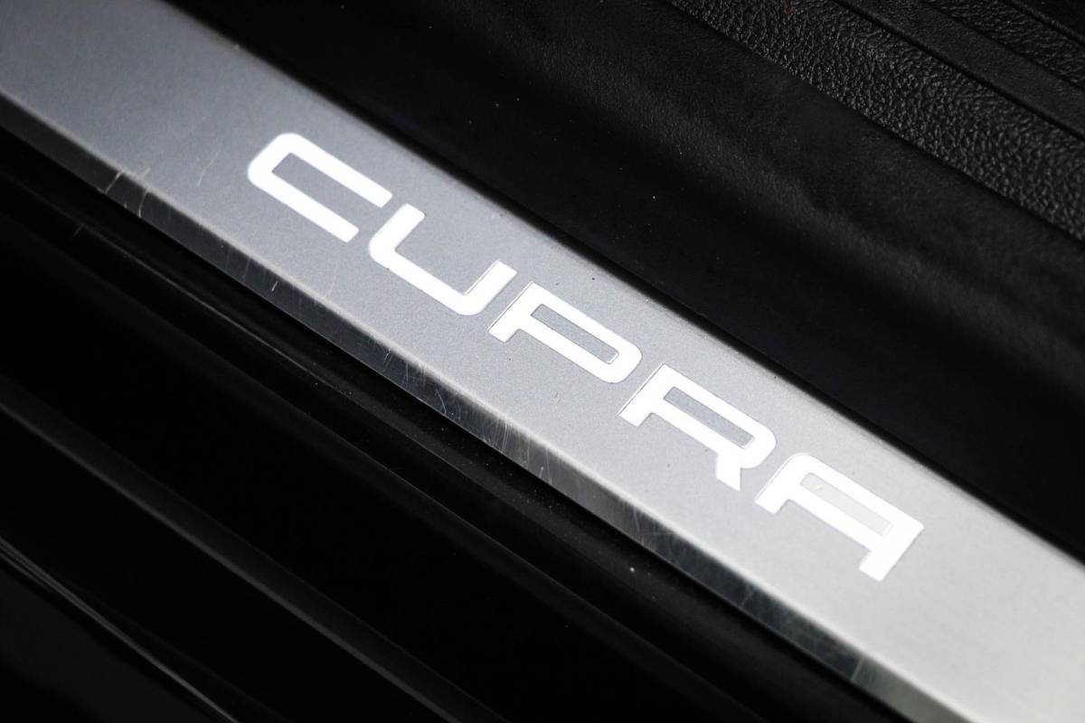 SEAT Leon SEAT Leon ST 2.0 TSI 4DRIVE CUPRA | PANORAMADAK | BEATS DAB | CAMERA | 19″