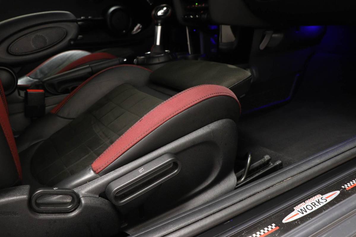 MINI Cooper S Cabrio Mini Mini Cabrio 2.0 Cooper S JCW – PAKKET | CONNECTED | NAVIGATIE | WINDSCHERM | 18″