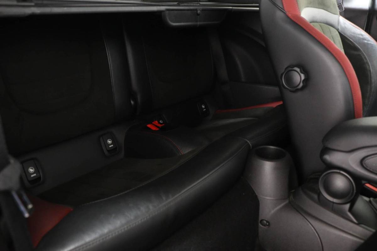 MINI Cooper S Cabrio Mini Mini Cabrio 2.0 Cooper S JCW – PAKKET | CONNECTED | NAVIGATIE | WINDSCHERM | 18″