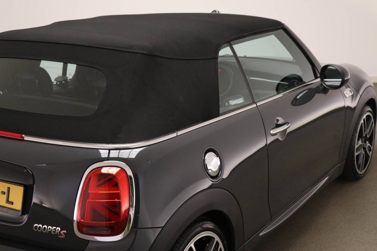 MINI Cooper S Cabrio Mini Mini Cabrio 2.0 Cooper S JCW – PAKKET | CONNECTED | NAVIGATIE | WINDSCHERM | 18″