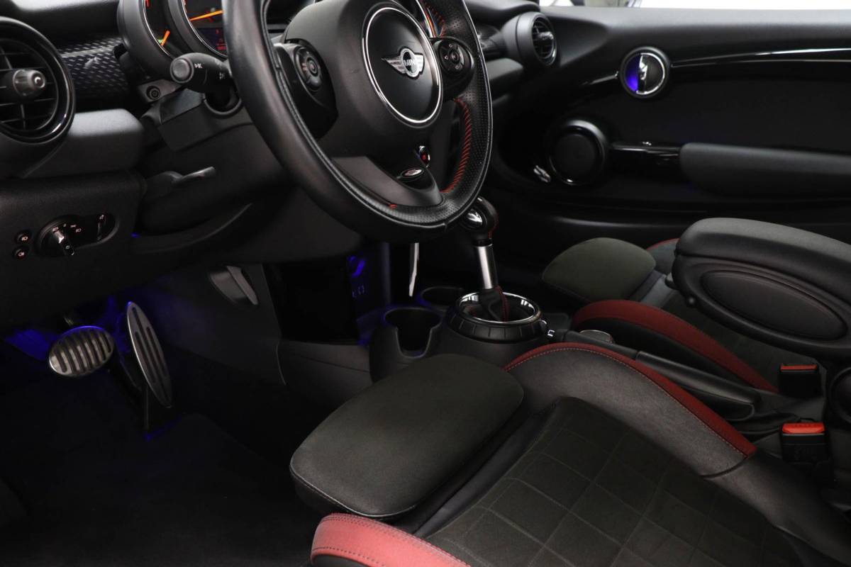 MINI Cooper S Cabrio Mini Mini Cabrio 2.0 Cooper S JCW – PAKKET | CONNECTED | NAVIGATIE | WINDSCHERM | 18″