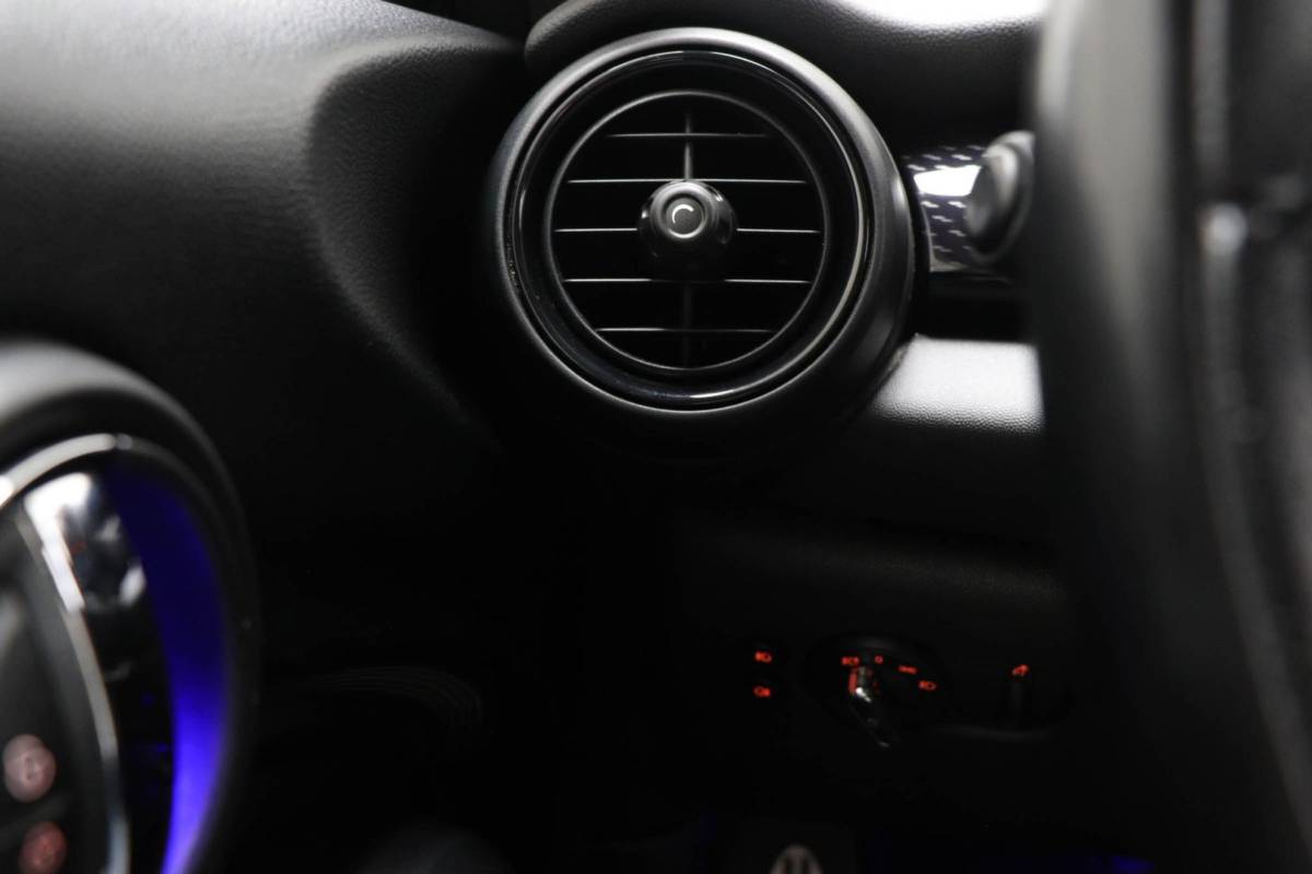 MINI Cooper S Cabrio Mini Mini Cabrio 2.0 Cooper S JCW – PAKKET | CONNECTED | NAVIGATIE | WINDSCHERM | 18″