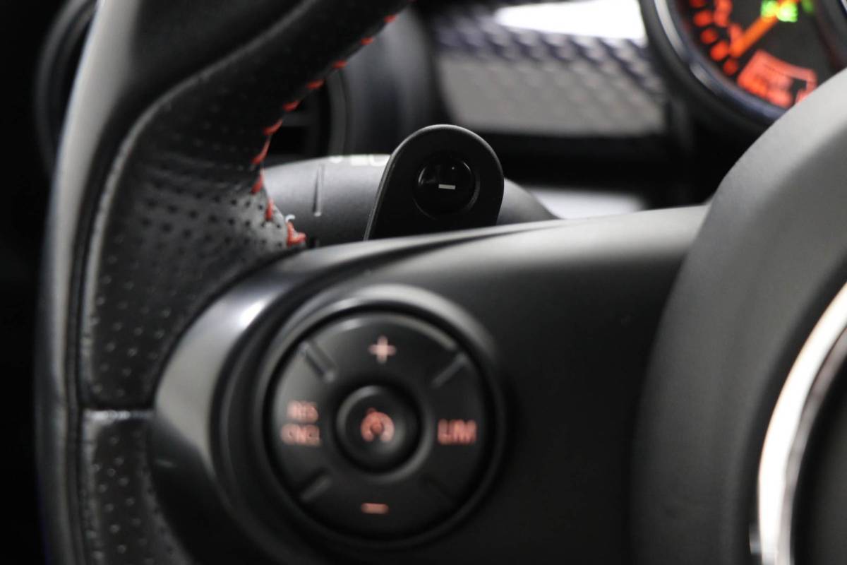 MINI Cooper S Cabrio Mini Mini Cabrio 2.0 Cooper S JCW – PAKKET | CONNECTED | NAVIGATIE | WINDSCHERM | 18″