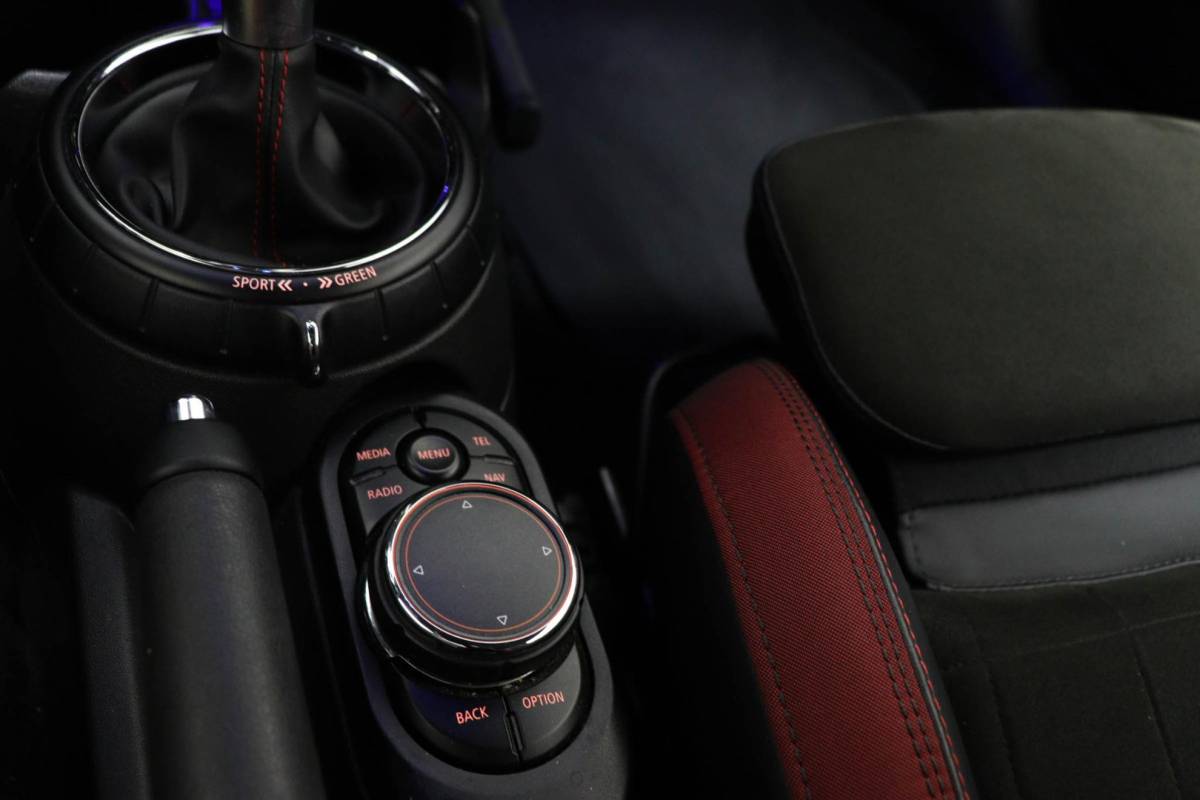 MINI Cooper S Cabrio Mini Mini Cabrio 2.0 Cooper S JCW – PAKKET | CONNECTED | NAVIGATIE | WINDSCHERM | 18″