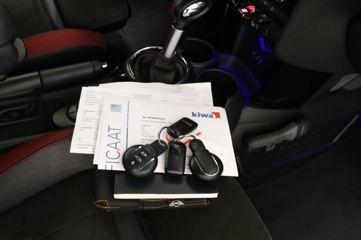 MINI Cooper S Cabrio Mini Mini Cabrio 2.0 Cooper S JCW – PAKKET | CONNECTED | NAVIGATIE | WINDSCHERM | 18″