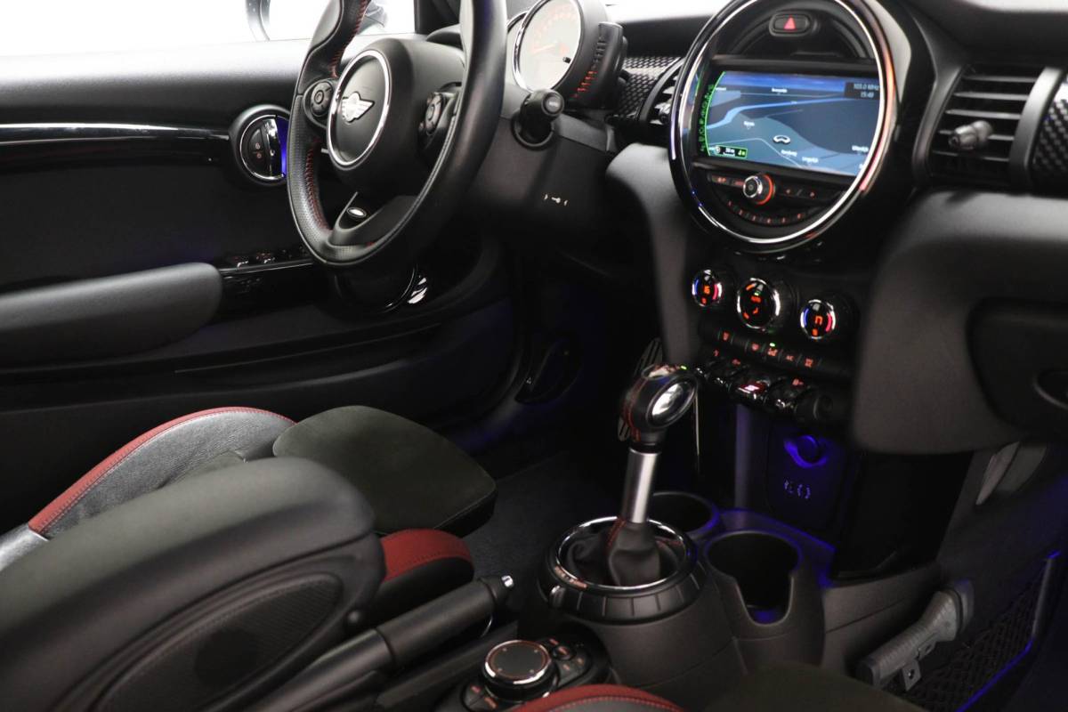 MINI Cooper S Cabrio Mini Mini Cabrio 2.0 Cooper S JCW – PAKKET | CONNECTED | NAVIGATIE | WINDSCHERM | 18″