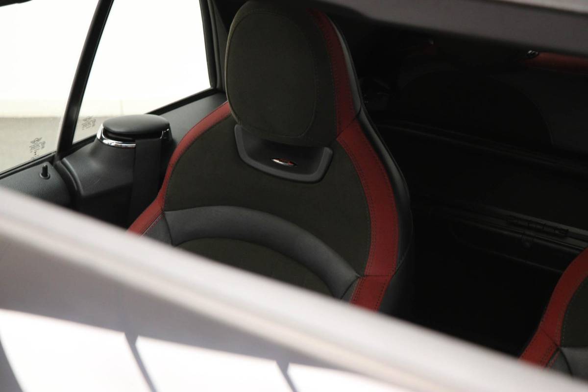 MINI Cooper S Cabrio Mini Mini Cabrio 2.0 Cooper S JCW – PAKKET | CONNECTED | NAVIGATIE | WINDSCHERM | 18″