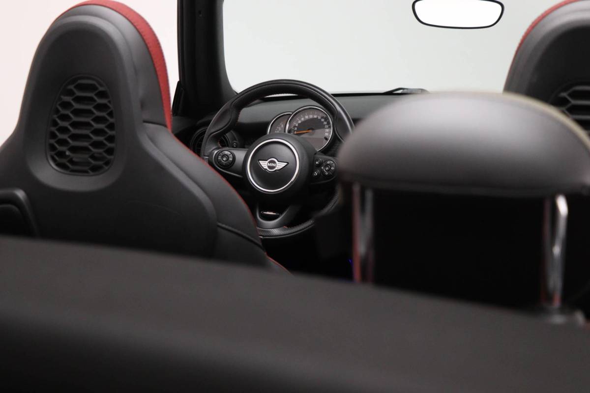 MINI Cooper S Cabrio Mini Mini Cabrio 2.0 Cooper S JCW – PAKKET | CONNECTED | NAVIGATIE | WINDSCHERM | 18″