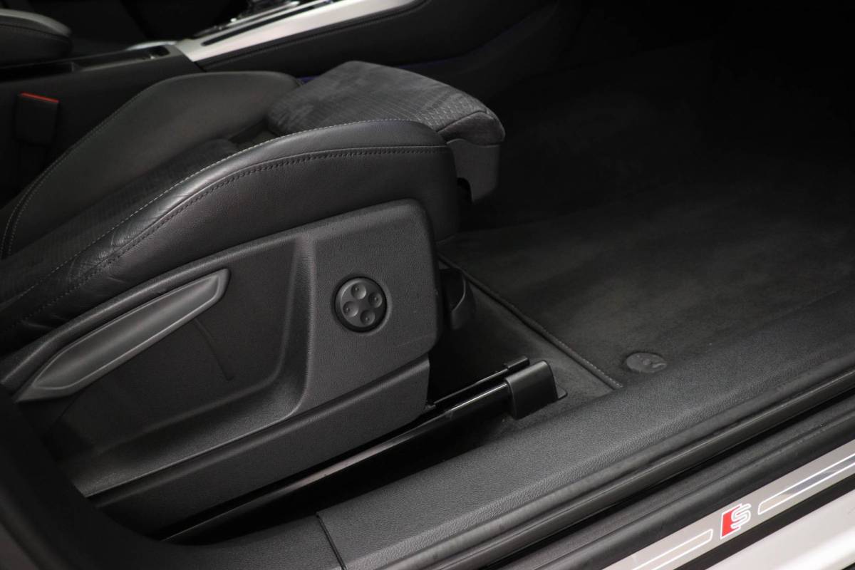Audi Q5 Audi Q5 Sportback 55 TFSI e S edition | PANORAMADAK | LUCHTVERING | B&O DAB | APPLE | CAMERA | 20″ | S-LINE |