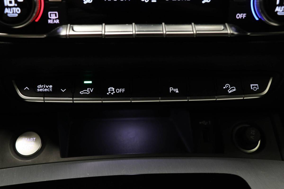 Audi Q5 Audi Q5 Sportback 55 TFSI e S edition | PANORAMADAK | LUCHTVERING | B&O DAB | APPLE | CAMERA | 20″ | S-LINE |